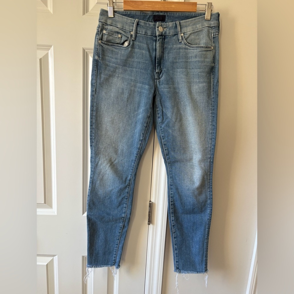 MOTHER Looker Jean Ankle Fray in Wash When Sparks Fly - Picture 2 of 9